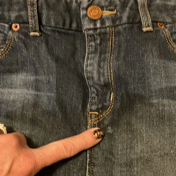 Gap denim skirt with 2 front & 2 back pockets. - Picture 7 of 9